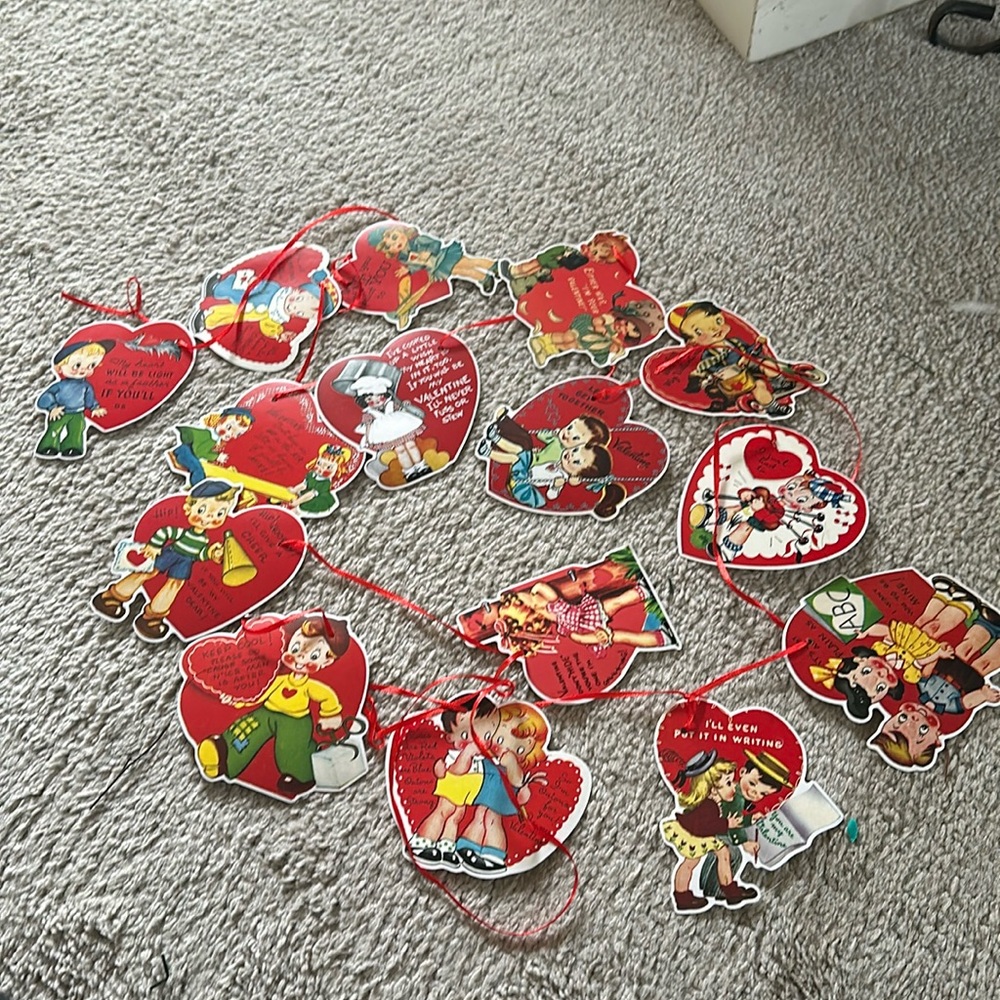 Adorable vintage Valentine’s Day cards!!! Rare and a beautiful unique decoration